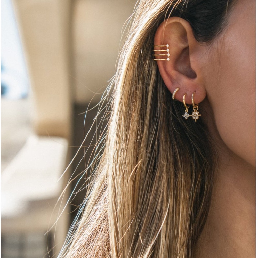 Last 1! 14k Gold Cubic Zirconia Huggie Hoops - Picture 9 of 9